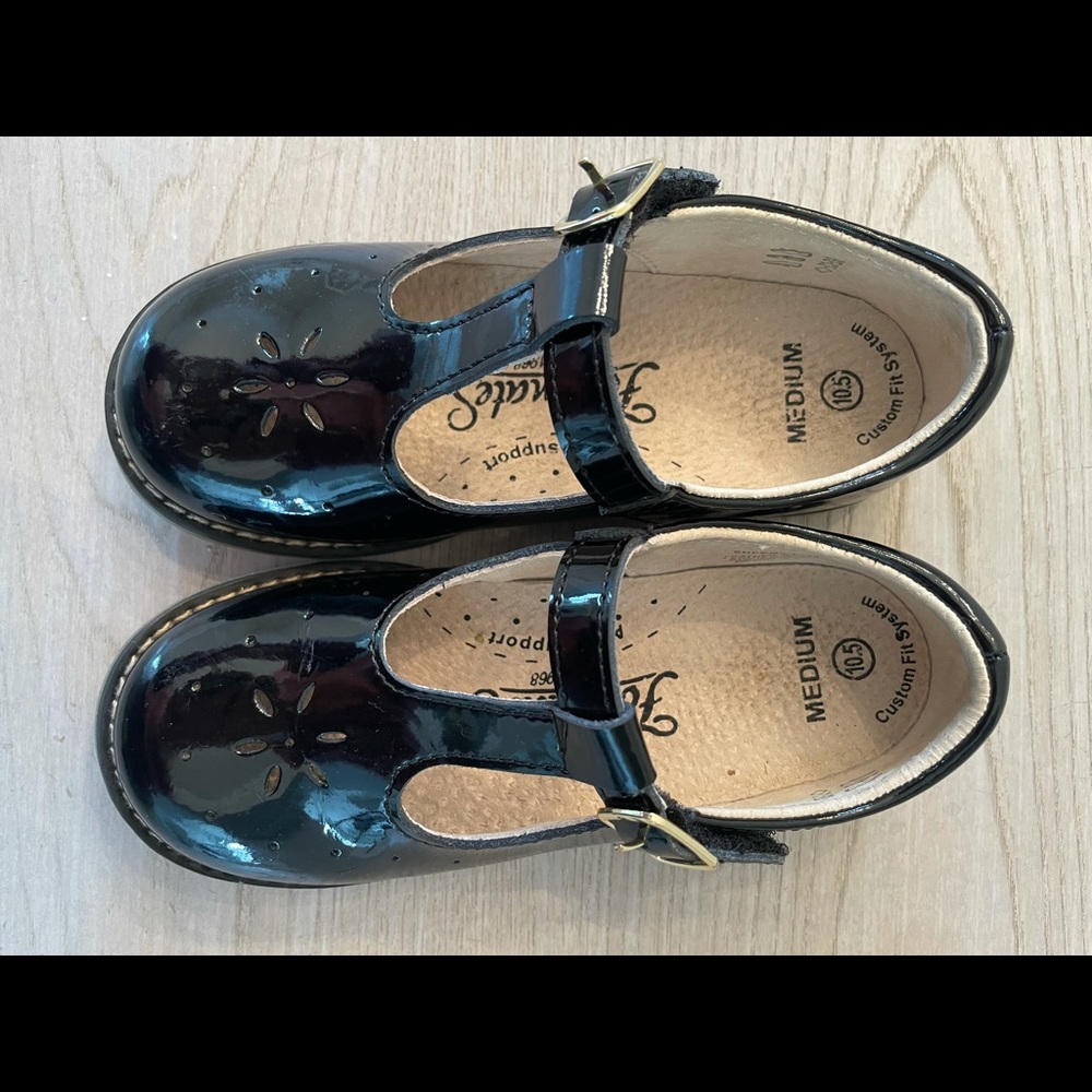 FootMates Mary Janes 10.5